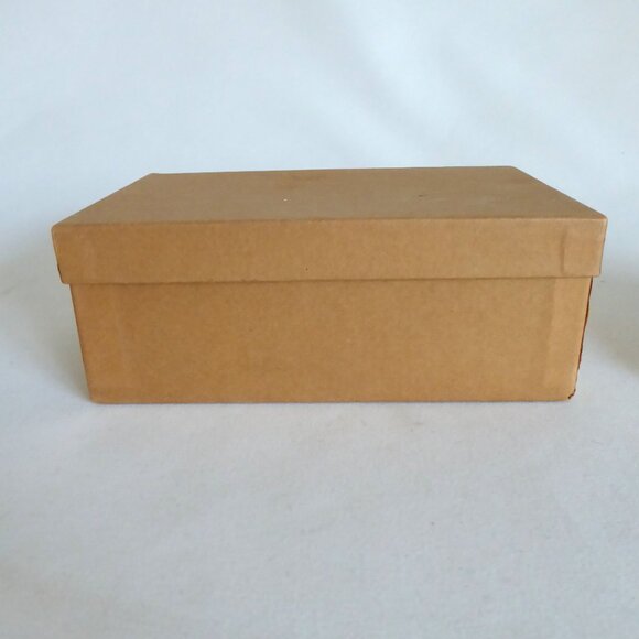 ANTIQUE VINTAGE 1940’s WHITE LEATHER BABY SHOES IN ORIGINAL BOX USED ODDITY - Picture 12 of 16